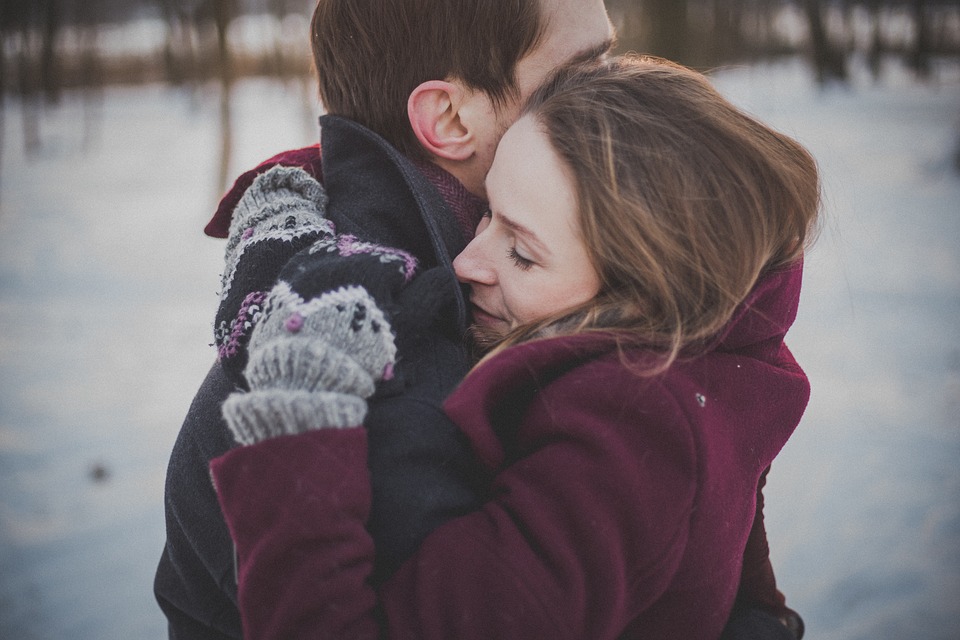 4 Reasons Older Women Dating Online Fail & How To Fix It