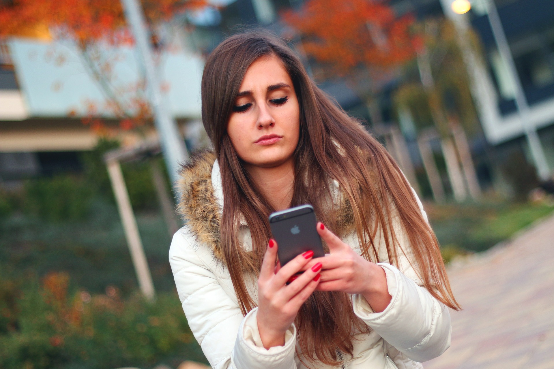 girl on smartphone